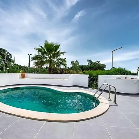 Villa Sleeps 6 Pool Air Con Wifi