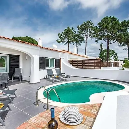 Sleeps 6 Pool Air Con Wifi