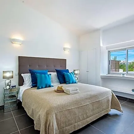Sleeps 6 Pool Air Con Wifi Vale do Lobo