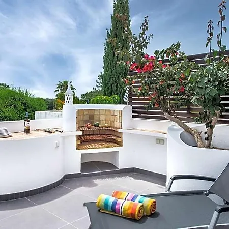Sleeps 6 Pool Air Con Wifi *