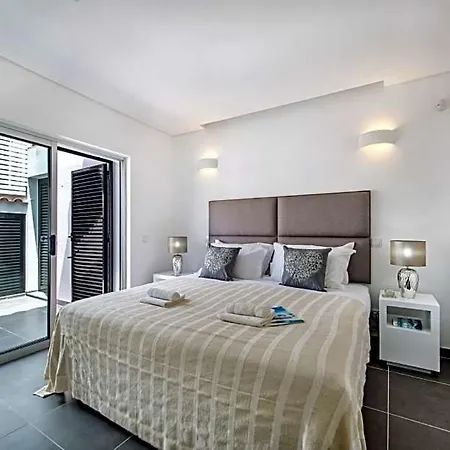 Villa Sleeps 6 Pool Air Con Wifi *